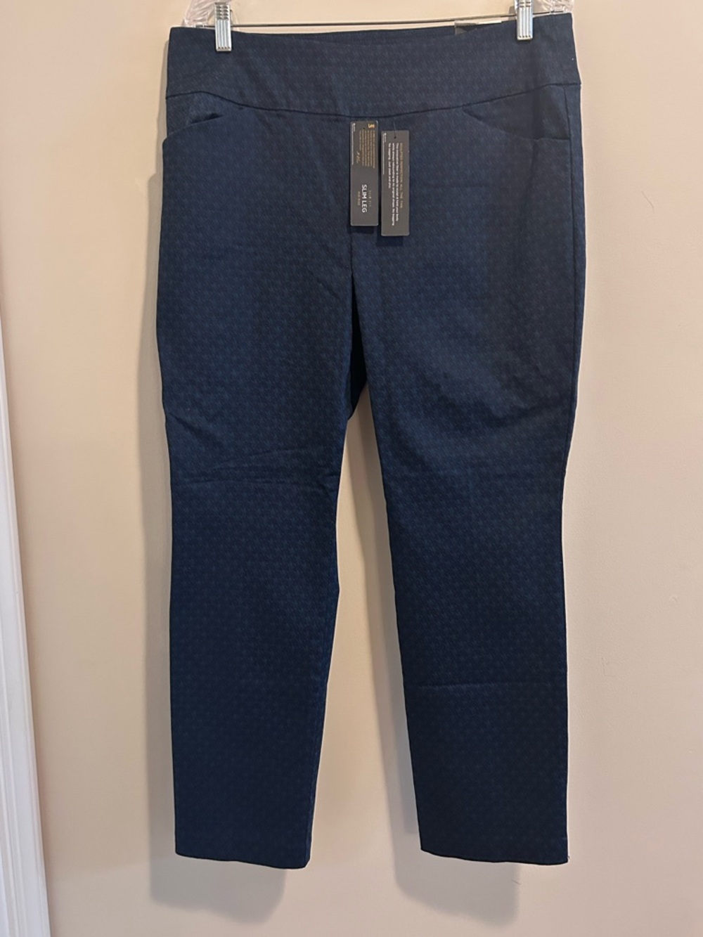 Lee Women’s pull-on stretch Slim‎ Sculpting mid-rise dress pants